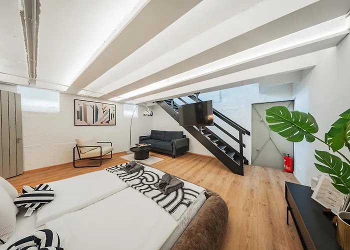 Design Loft Im Souterrain In Lage