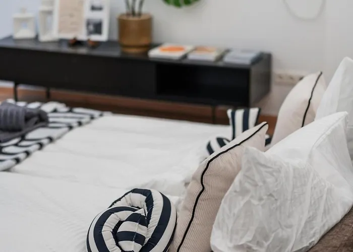 Design Loft Im Souterrain In Lage Διαμέρισμα *