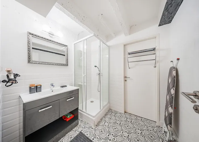 Design Loft Im Souterrain In Lage